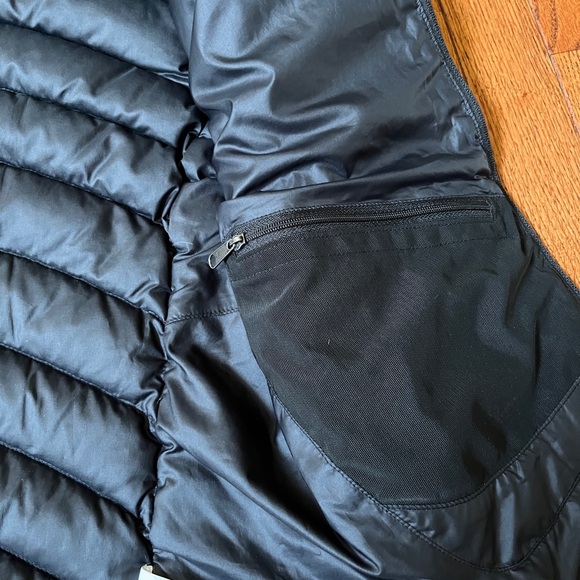 Women’s Patagonia down puffer Vest - Picture 9 of 13